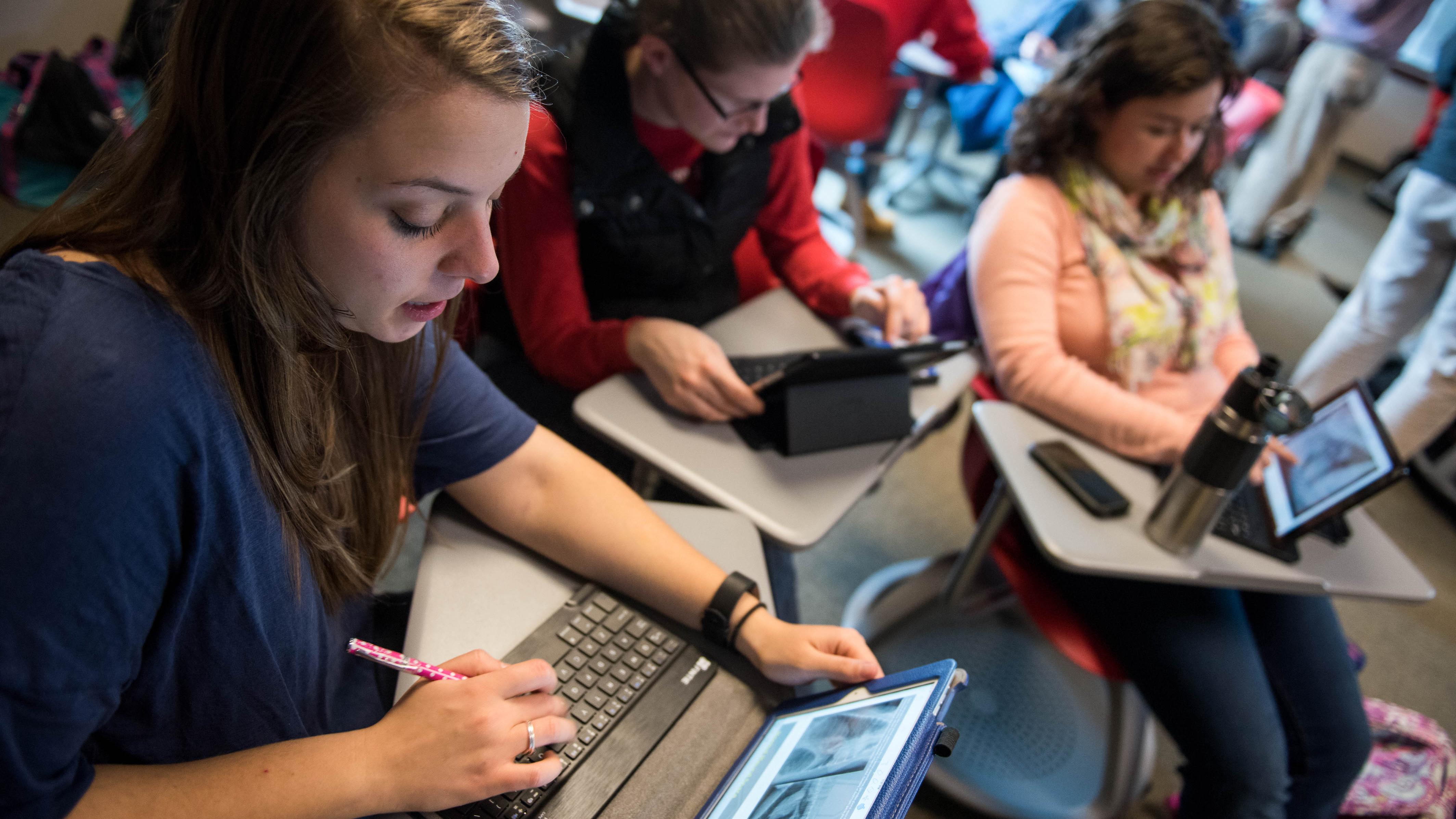 Undergraduates utilizing tablets