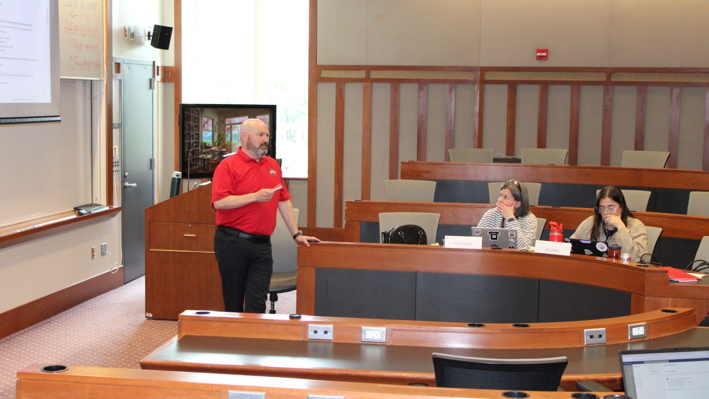 Jim Perry teaching to a classroom in Pfahl Hall