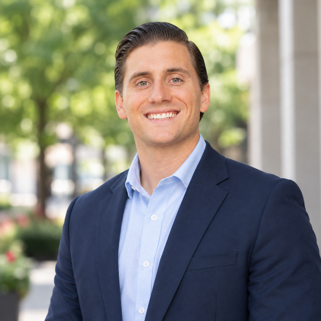 Alexander Decker headshot