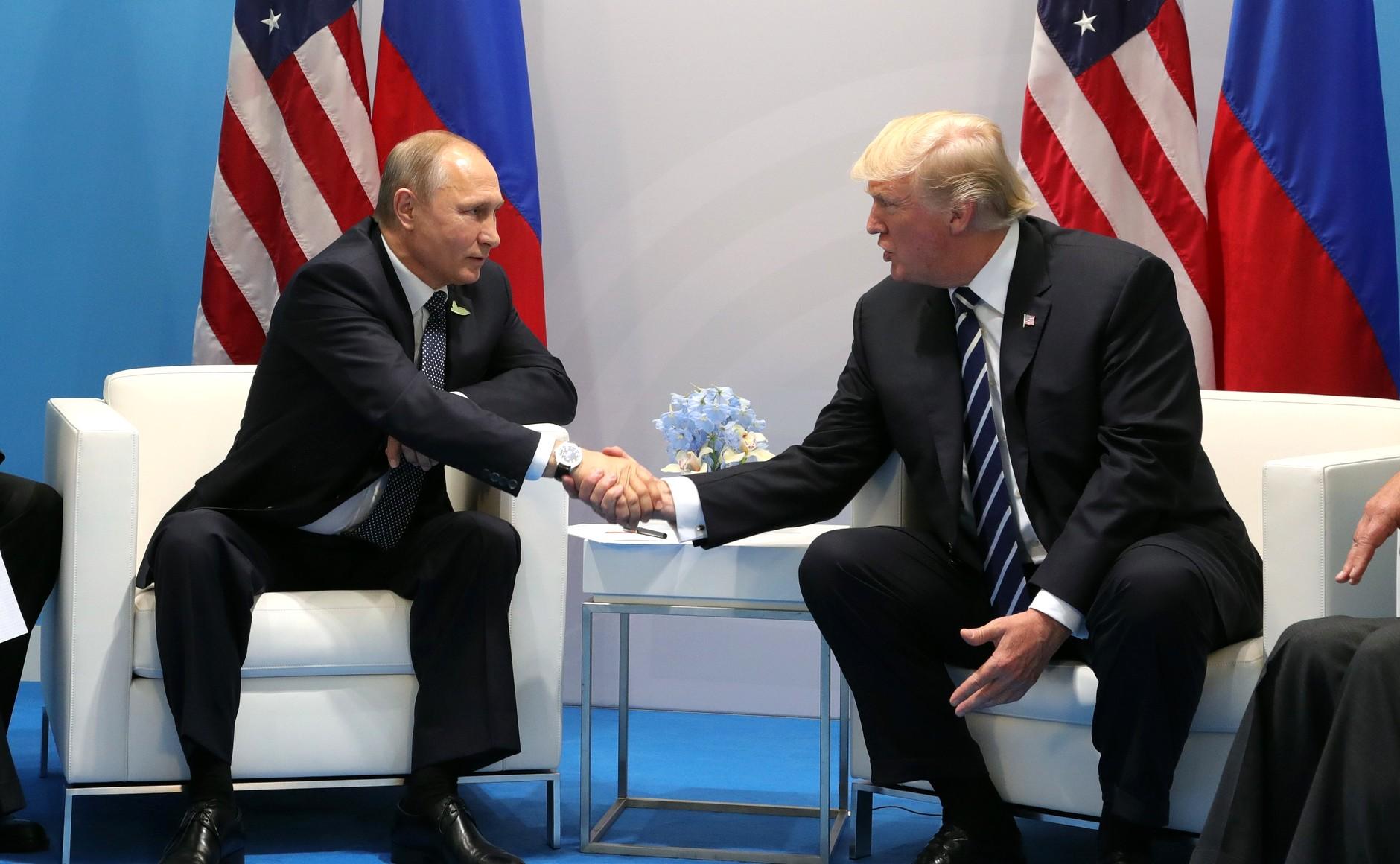 Putin and Donald trump is handshaking at the 2017 G-20 Summit