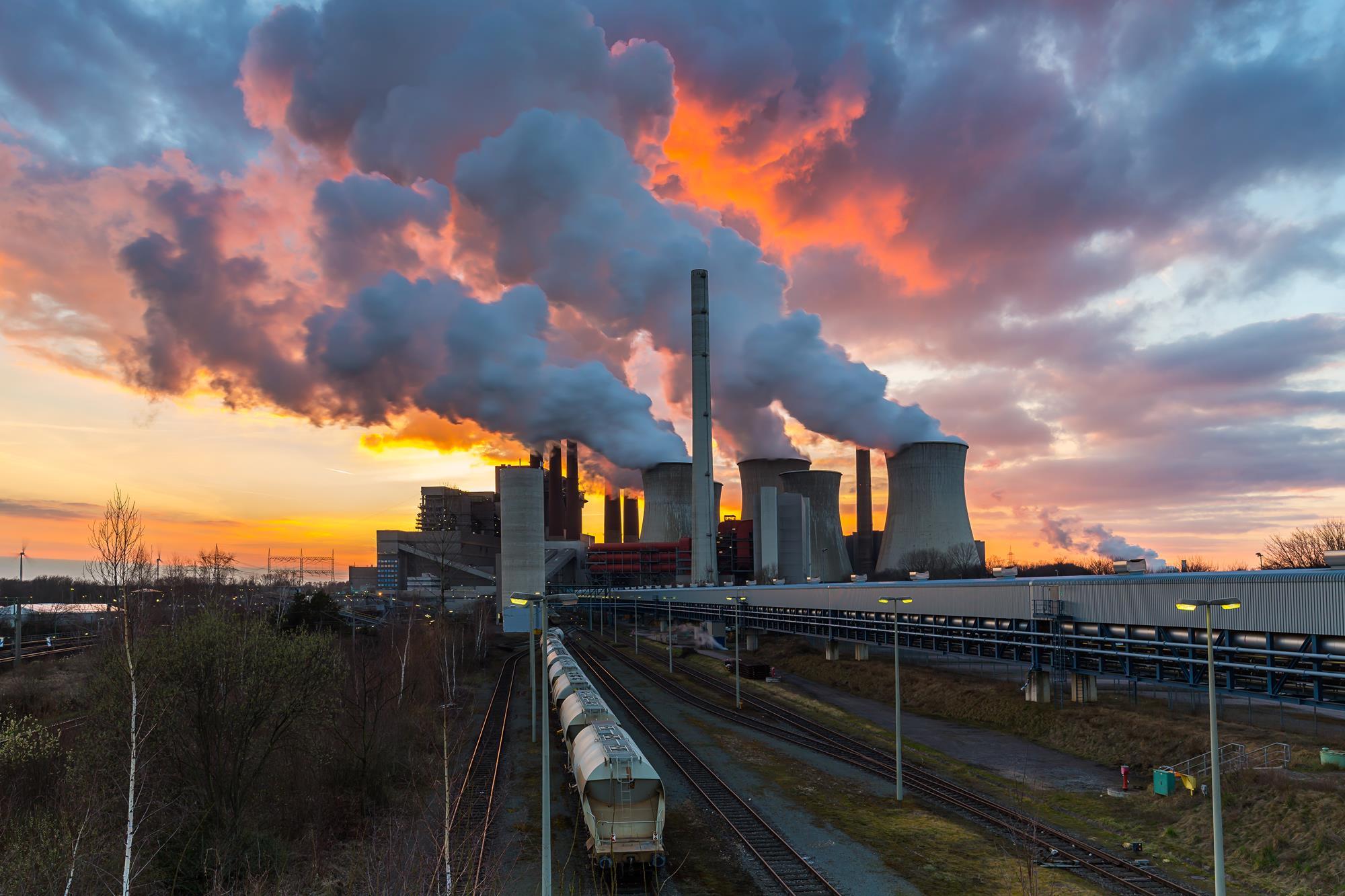 Exporting pollution: Where do multinational firms release Co2?