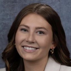 Molly Montanus headshot