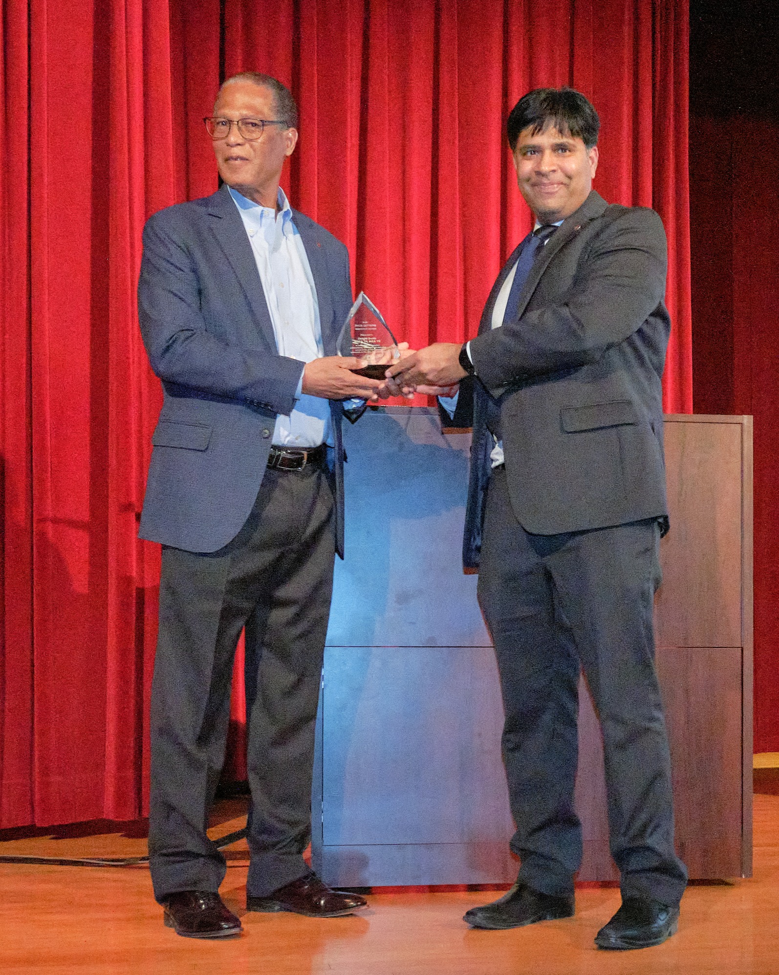Dwight Smith, left, receives the 2026 Pace Setters Executive Award from Fisher Interim Dean Aravind Chandrasekaran