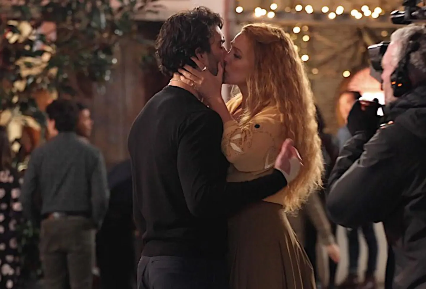 Blake Lively and Justin Baldoni kiss on the set of "It Ends With Us."