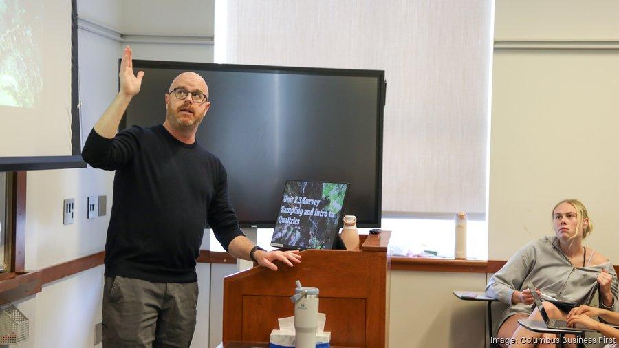 Jeff Dotson teaches during an undergraduate class.