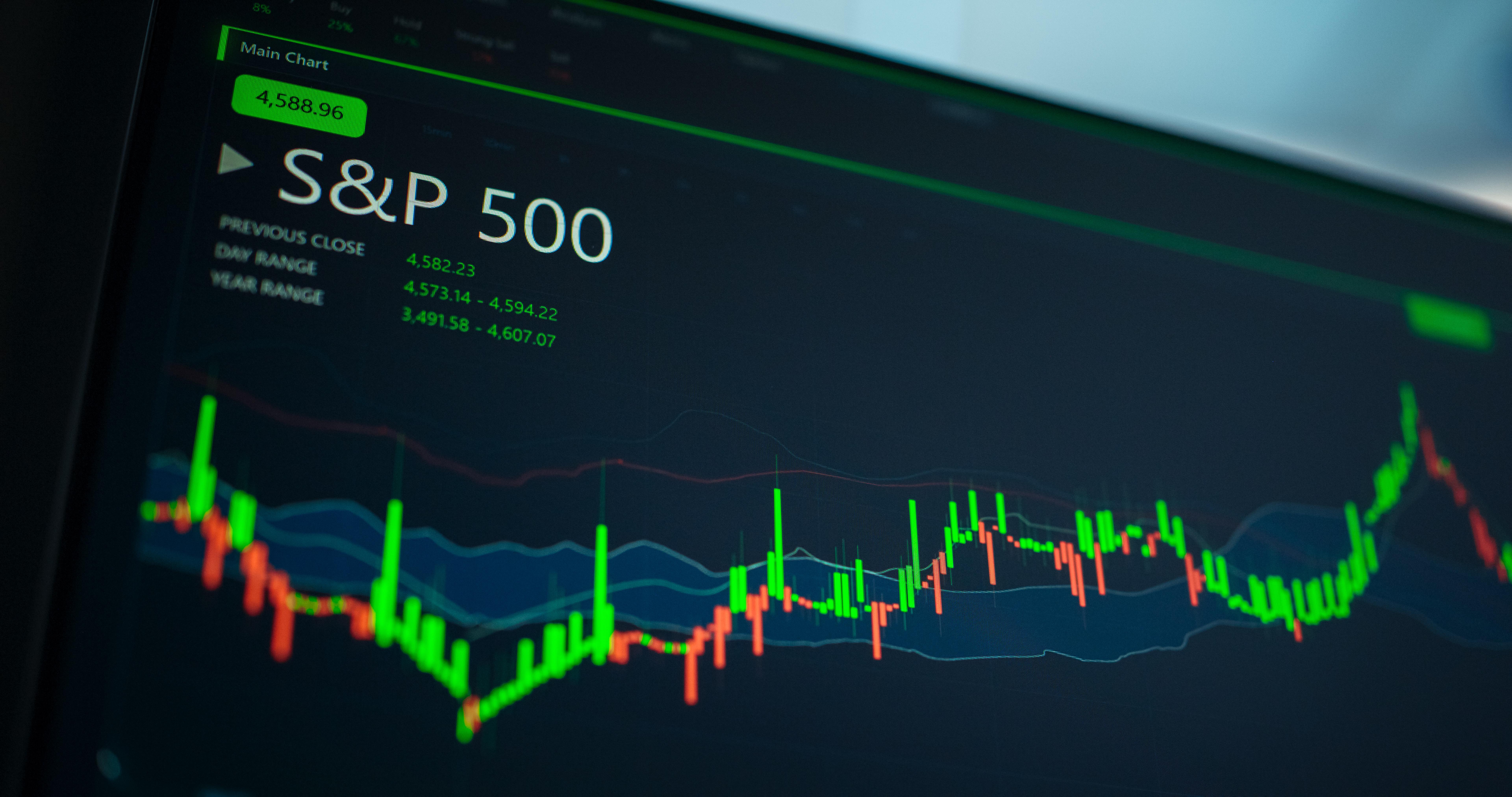 The S&P 500 trades around 28x trailing earnings versus 21x forward earnings. Experts such as Fisher's Itzhak Ben-David, the Neil Klatskin Chair in Finance and Real Estate, say the spread mostly reflects high earnings expectations.