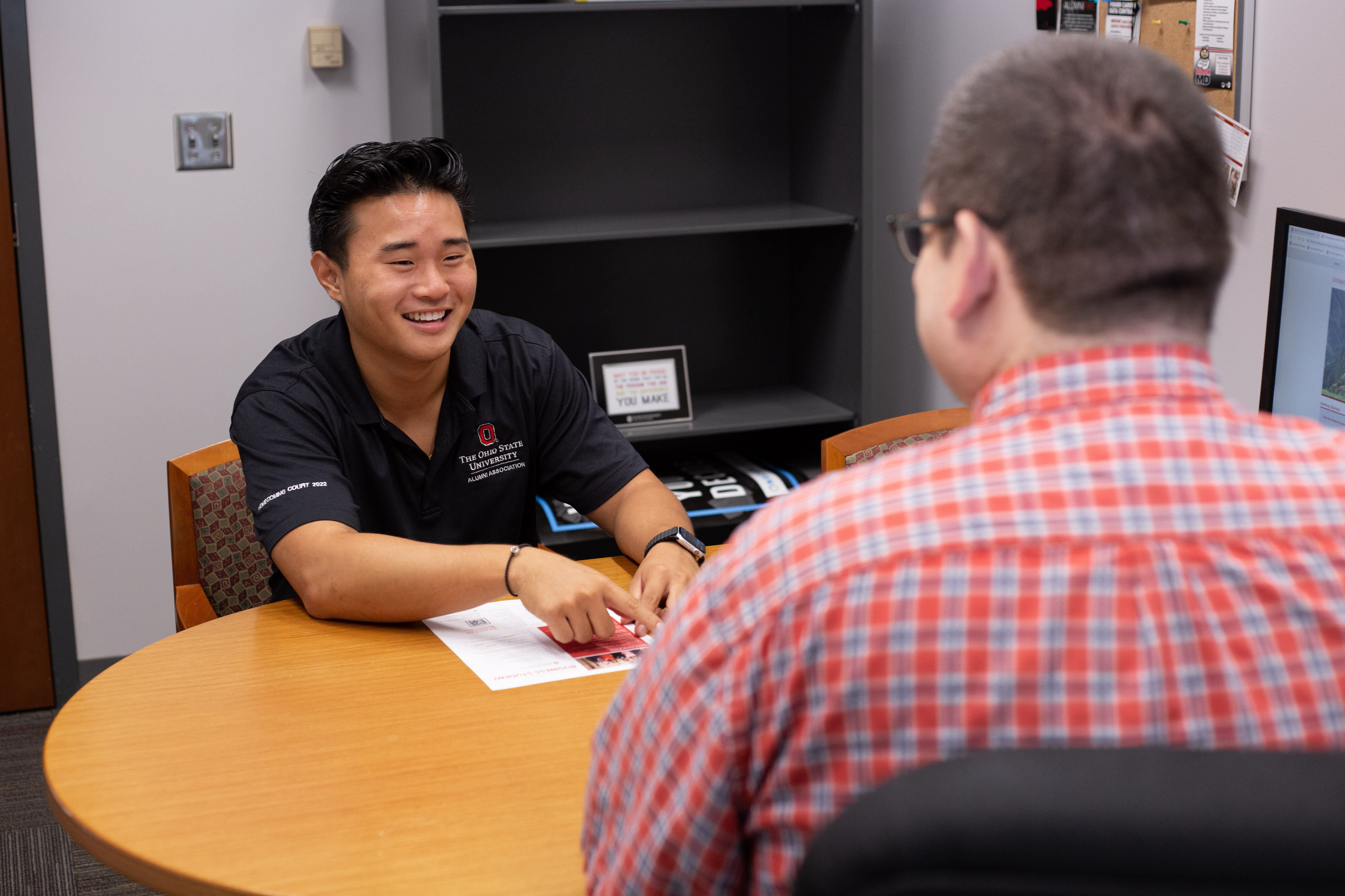 student speaking to an advisor