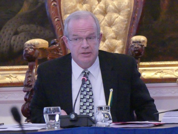 Mark Fury préside le Comité de Modification aux lois (Photo : Norbert LeBlanc)
De gauche à droite : Marie Claude Rioux, Ghislain Boudreau, lors des séances du Comité de Modification aux lois 
 — (Photo : Norbert LeBlanc)