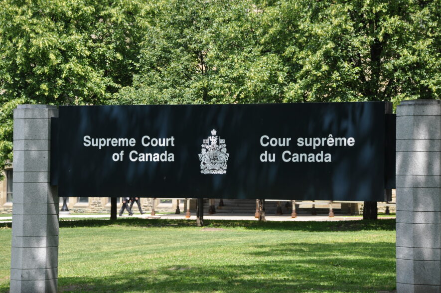 En 1990, la Cour suprême du Canada, dans une décision unanime, statuait que les minorités de langues officielles du pays avaient le droit de gérer elles-mêmes leurs écoles. — Shankar S. - Flickr