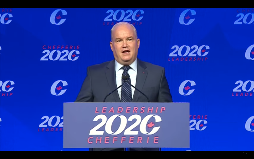 Tôt lundi matin, Erin O’Toole est devenu le nouveau chef du Parti conservateur du Canada. Il l’a emporté au troisième tour de scrutin, obtenant 57 % des votes, soit 19 271 points. — Capture d’écran – CPAC