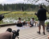 La famille d’Emmanuelle en pique-nique au bord de l’eau. — Courtoisie Sandra Fortin