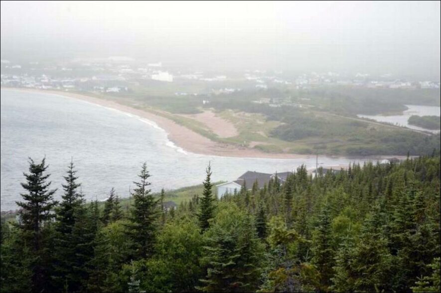 «Le brouillard rend la journée sinistre à L’Anse-au-loup, sur la côte sud du Labrador, vue depuis la randonnée du sentier de la Batterie. Si jamais vous vous retrouvez à faire de la randonnée là-bas, prenez peut-être de l’eau bénite avec vous!», indique Lawrence Normore. — Courtoisie Kurt Haughton