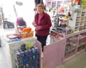 Louise Lemieux, propriétaire du dépanneur Lemieux, va vendre l’ex-épicerie familiale pour prendre une retraite méritée. — Gregg Chamberlain 