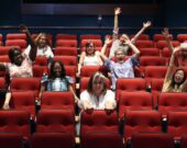L’ensemble des 14 femmes qui prennent part aux Monologues des confinées, dont la vidéo sera présentée le 13 novembre prochain au Centre des arts et de la culture de Dieppe. — Courtoisie CAFi