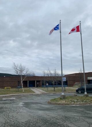Une partie de l’ancienne École pour les sourds est actuellement occupée par le College of North Atlantic, la Cour Suprême de Terre-Neuve-et-Labrador, et l’association School of Lunch. — Cody Broderick - Le Gaboteur