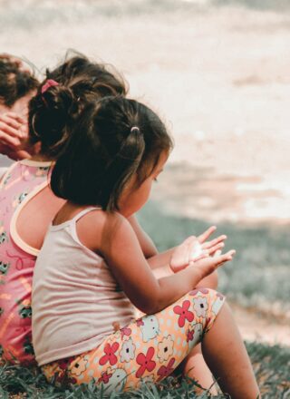 Près d’un enfant sur cinq vivrait en situation de pauvreté au Canada d’après le plus récent rapport annuel de l’organisme Campagne 2000. — Charlein Gracia – Unsplash