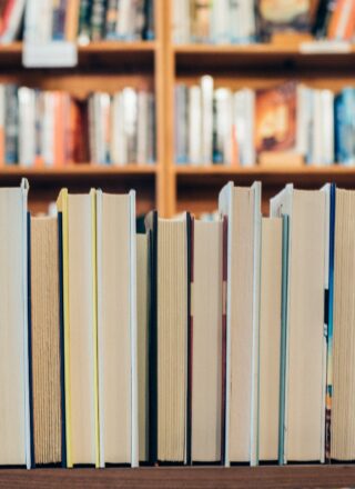 Le milieu de l’édition en français dans le Nord canadien résiste, mais peine à prendre de l’essor. — Jessica Ruscello - Unsplash