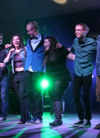 En 2015, les membres de la Troupe LOL ont assuré la première partie du spectacle de l’humoriste québécoise Lise Dion. — Source : Site Web concours-lol.ca