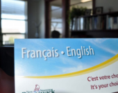 Le gouvernement fédéral devra garantir le respect dans les deux langues lorsqu’il sous-traite ses services.  — Photo : Archives Acadie Nouvelle