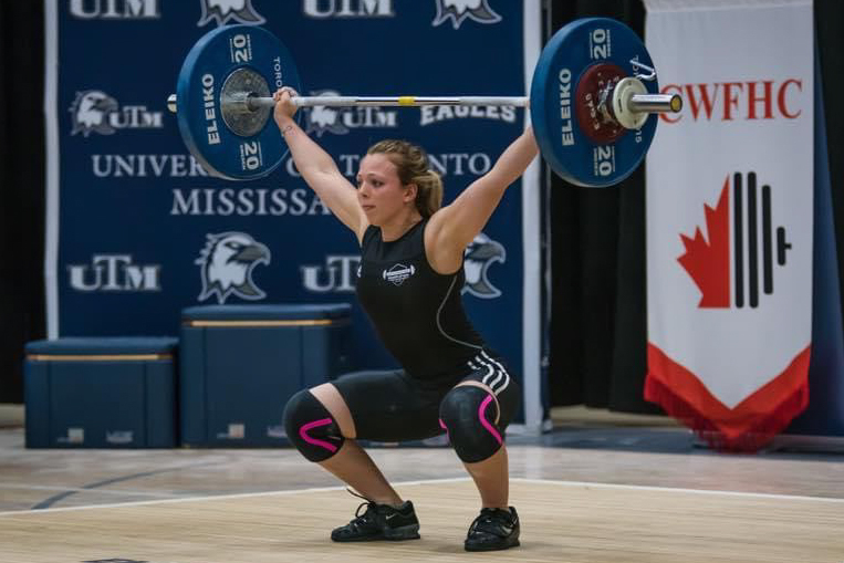La coordonnatrice du programme Santé Bien-Être, Kaylee Wedge, est également haltérophile et entraineuse de conditionnement physique. — Photo : Courtoisie