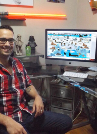 Martin Deschatelets, dans son studio, en train de travailler à la bande dessinée L’Ordre de Jacques Cartier. — Photo : Martin Deschatelets