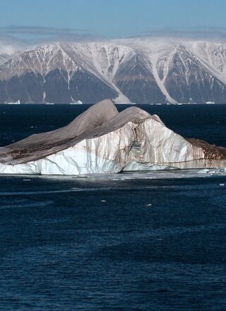 Iceberg en Arctique — Photo: Broken Inaglory, Wikimedia Commons