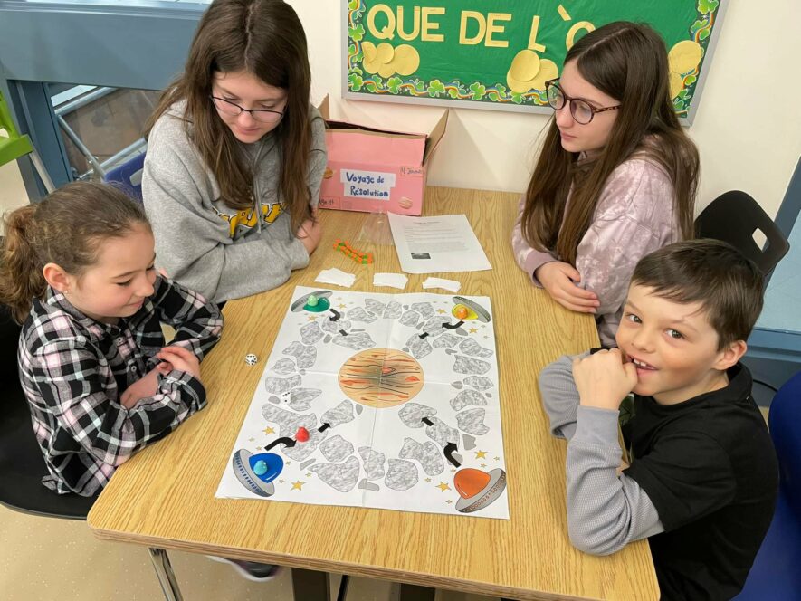 On test des nouveau jeux de société! — Photo : Courtoisie