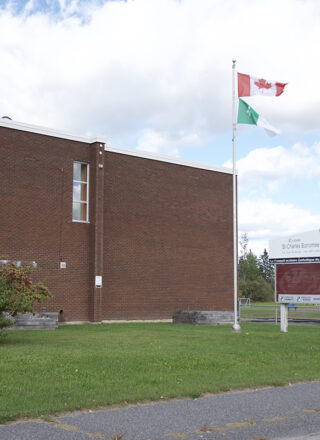 L’École St-Charles Borromée à St-Charles est l'une de ces écoles essentielles aux petites communautés. — Photo : Archives