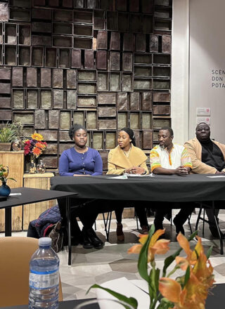 Le lancement de la Semaine nationale de l’immigration francophone à Sudbury avec des participants à une table ronde sur l’intégration culturelle. — Photo : Réseau de soutien à l'immigration francophone du Nord de l'Ontario