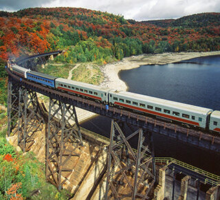 Vue aérienne du train du canyon d’Agawa — Photo : Shutterstock