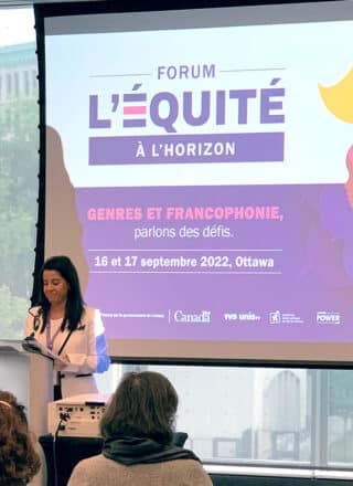 La directrice générale de l’AFFC, Soukaina Boutiyeb, ouvre le forum « L’équité à l’horizon : Genres et francophonie, parlons des défis ». — Photo : Fournie