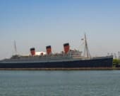 Le Queen Mary est maintenant ancré à Long Beach, en Californie, et a été converti en hôtel. — Photo : Wikimedia Commons