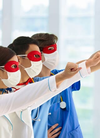 Cette photo représente que les infirmiers ont été des héros lors de la pandémie de la COVID-19. — Photo : Shutterstock