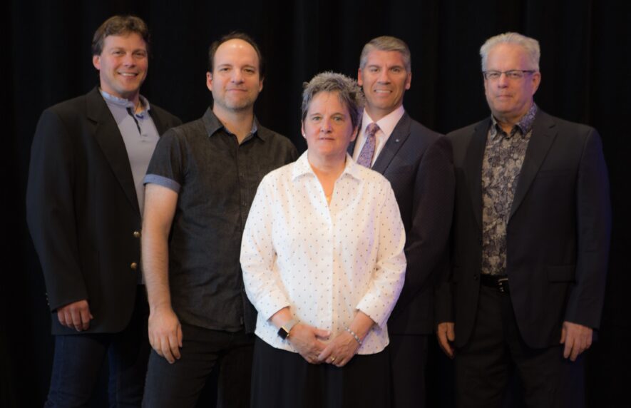 De gauche à droite : Maxence Jaillet, Julien Cayouette, Odette Bussière, Francis Sonier et François Bergeron. — Stunik Médias