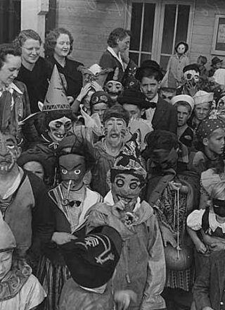 L’Halloween à Seattle, en Oregon, en 1943. — PHOTO - MLS Digital Collections & Content – Wikimedia Commons