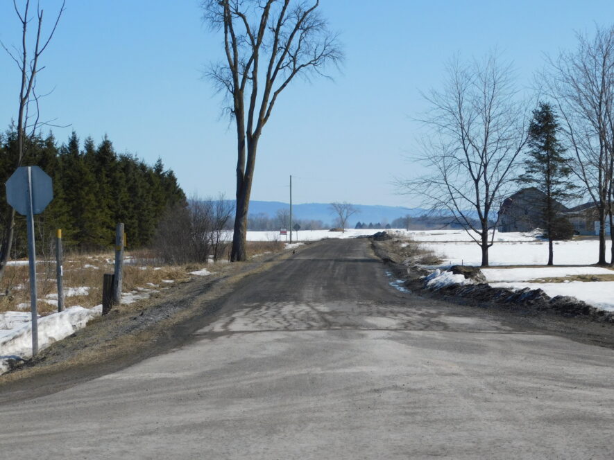 Les conditions boueuses du chemin Concession 2 à Lefaivre ont incité le conseil du canton d'Alfred-Plantagenet à envisager de réviser le budget 2021 afin de prévoir des fonds pour les réparations d'urgence — Archives