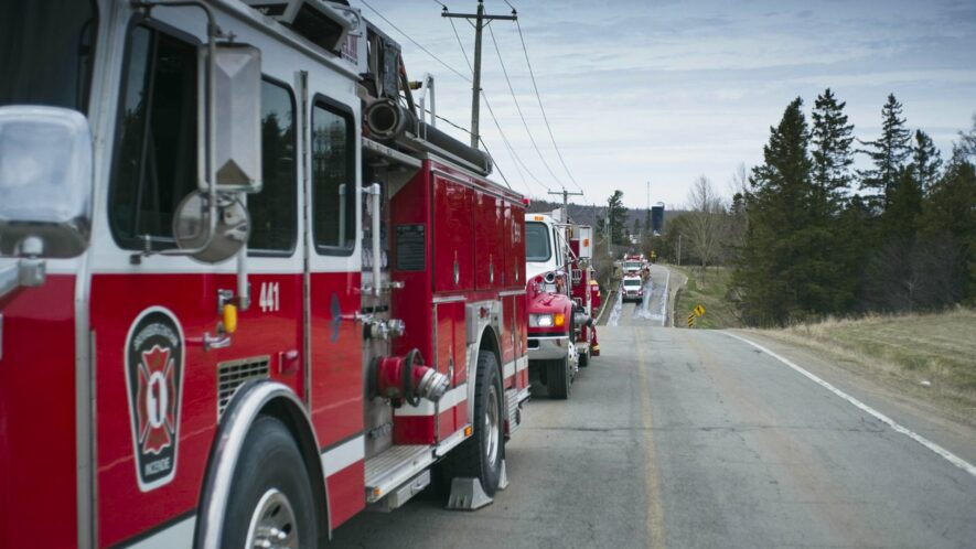Les pompiers n’ont pas chômé, le mercredi 29 avril. À 17h déjà, quatre feux de champ s’étaient déclaré dans Argenteuil, à Brownsburg-Chatham, Lachute (2 fois) et à Grenville-sur-la-Rouge. — photo André Farhat