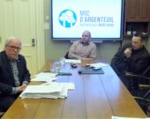 Le budget 2020 de la MRC d’Argenteuil présenté lors d’une conférence de presse tenue par Scott Pearce, Carl Péloquin et Marc Carrière. — photo Frédéric Hountondji