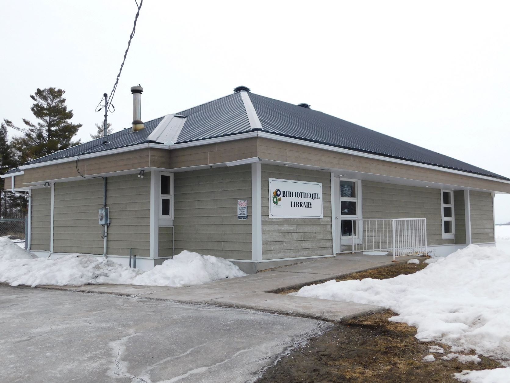 Un nouveau toit pour la bibliothèque de Lefaivre Édition André Paquette