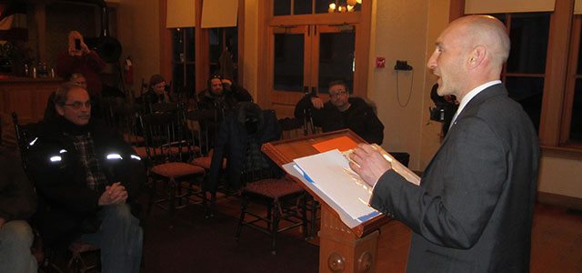 Ryan Leef a annoncé que 24 bâtiments qui constituent le Complexe-Historique-de-Dawson resteront ouverts trois semaines de plus à chaque saison touristique. Photo : Christopher Scott.
