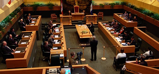 Les députés territoriaux seront de retour en chambre pour la session automnale le 22 octobre. Photo : Archives A.B.