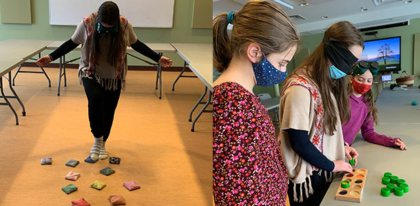 Lors du dernier Club de lecture, les jeunes ont testé différentes activités leur permet- tant de se rendre compte des défis reliés aux troubles de la vision. — Photos : Sandra St-Laurent