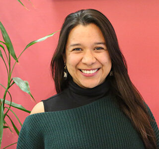 Diana Romero est la nouvelle agente de projet en immigration pour l’Association franco-yukonnaise. Photo : Maryne Dumaine.