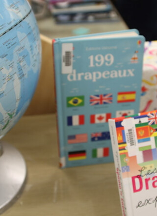 Les installations du projet de tour du monde de la lecture. — Photo : Camille Boyer