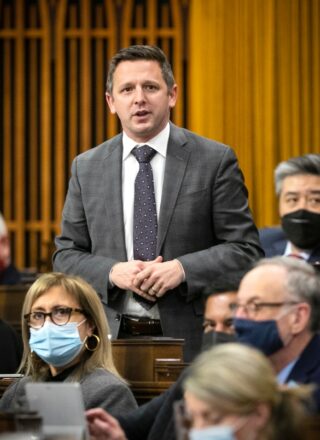 Francis Drouin stands up to speak during in Question Period / se lève en Chambre durant la Période des questions
Ottawa, Ontario, on March 23, 2022.
© HOC-CDC
Credit: Bernard Thibodeau, House of Commons Photo Services
