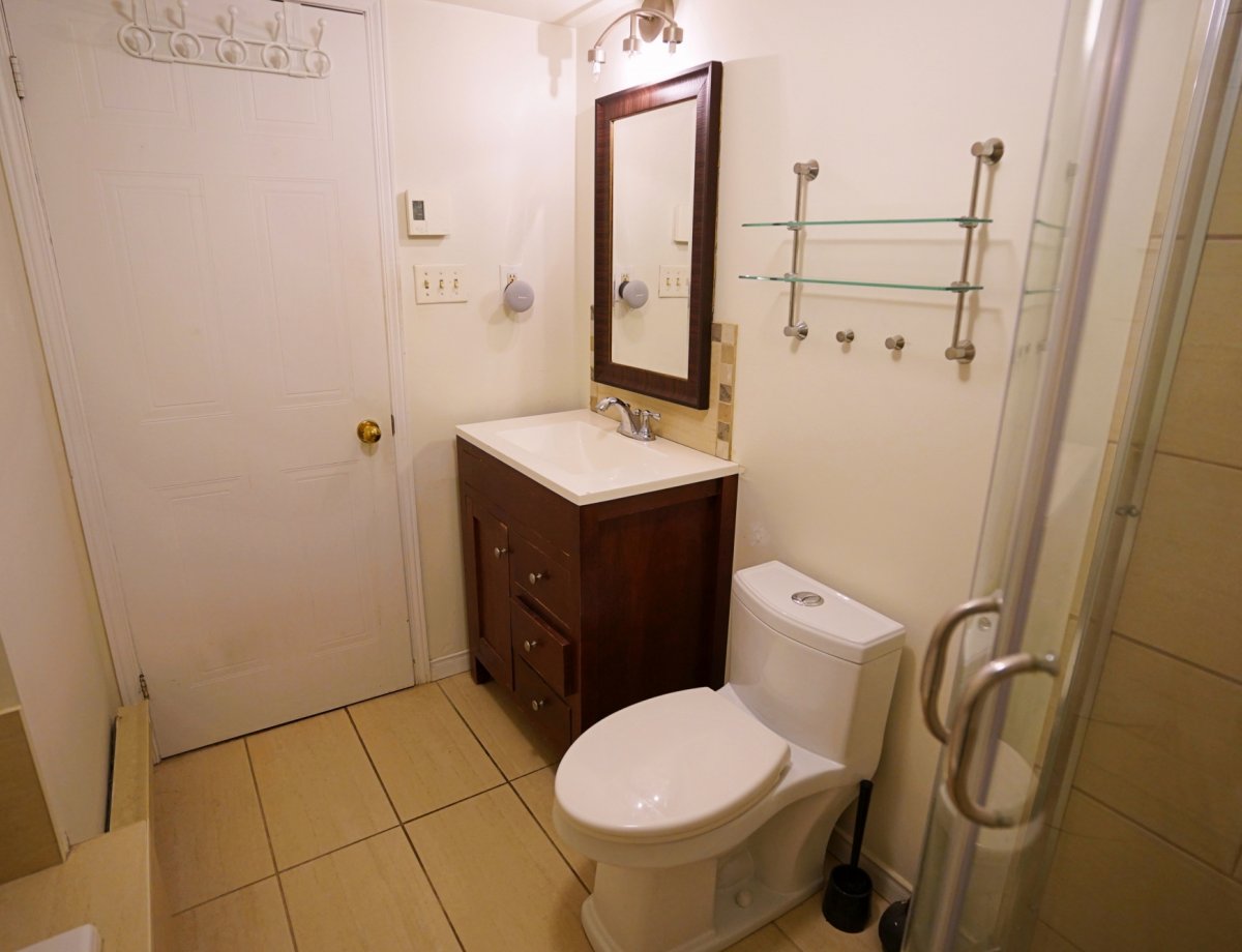 81 BC09 DF 995 A 48 DC A8 EE 457 A17670 EDC Before renovations