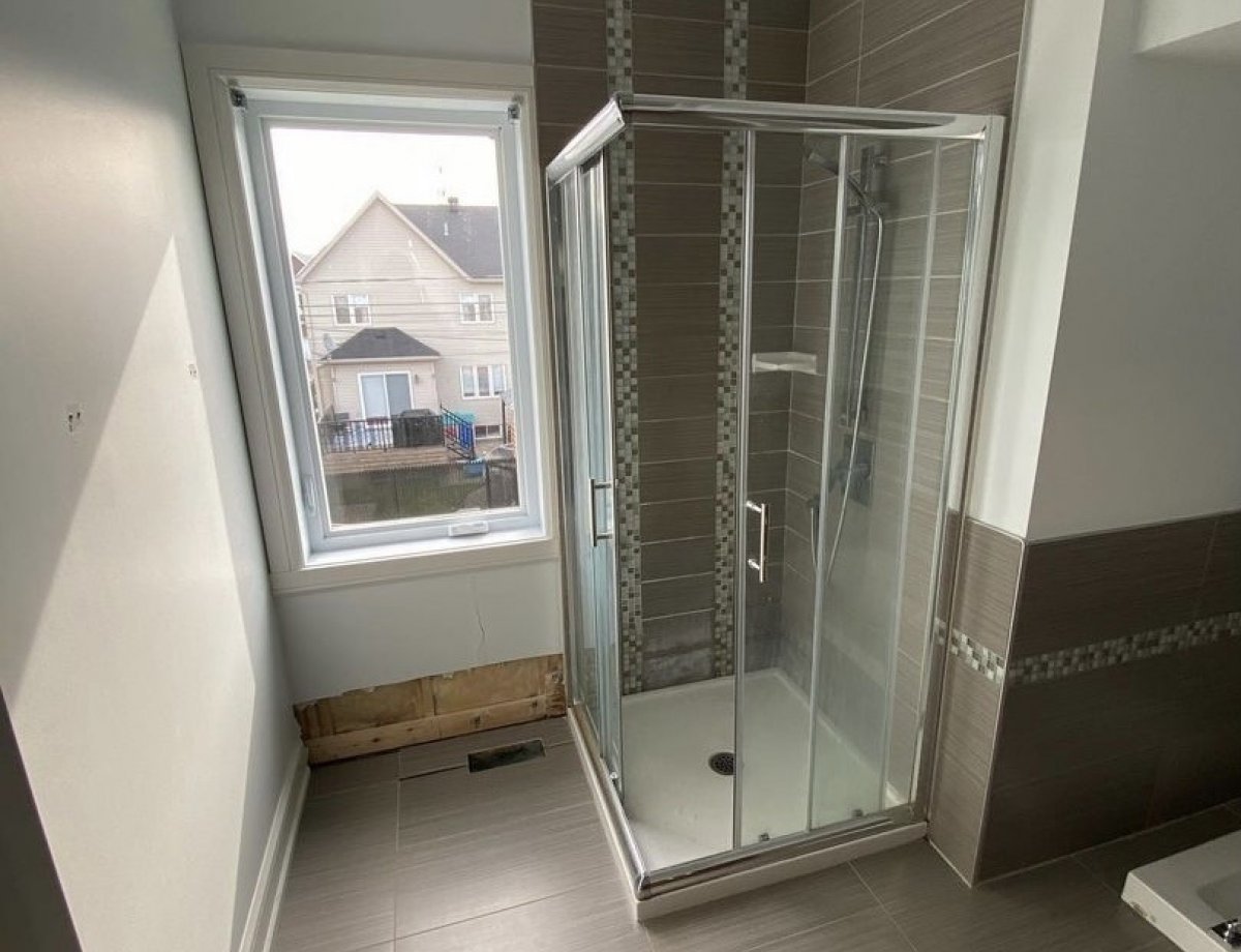 Bathroom laval2 Before renovations