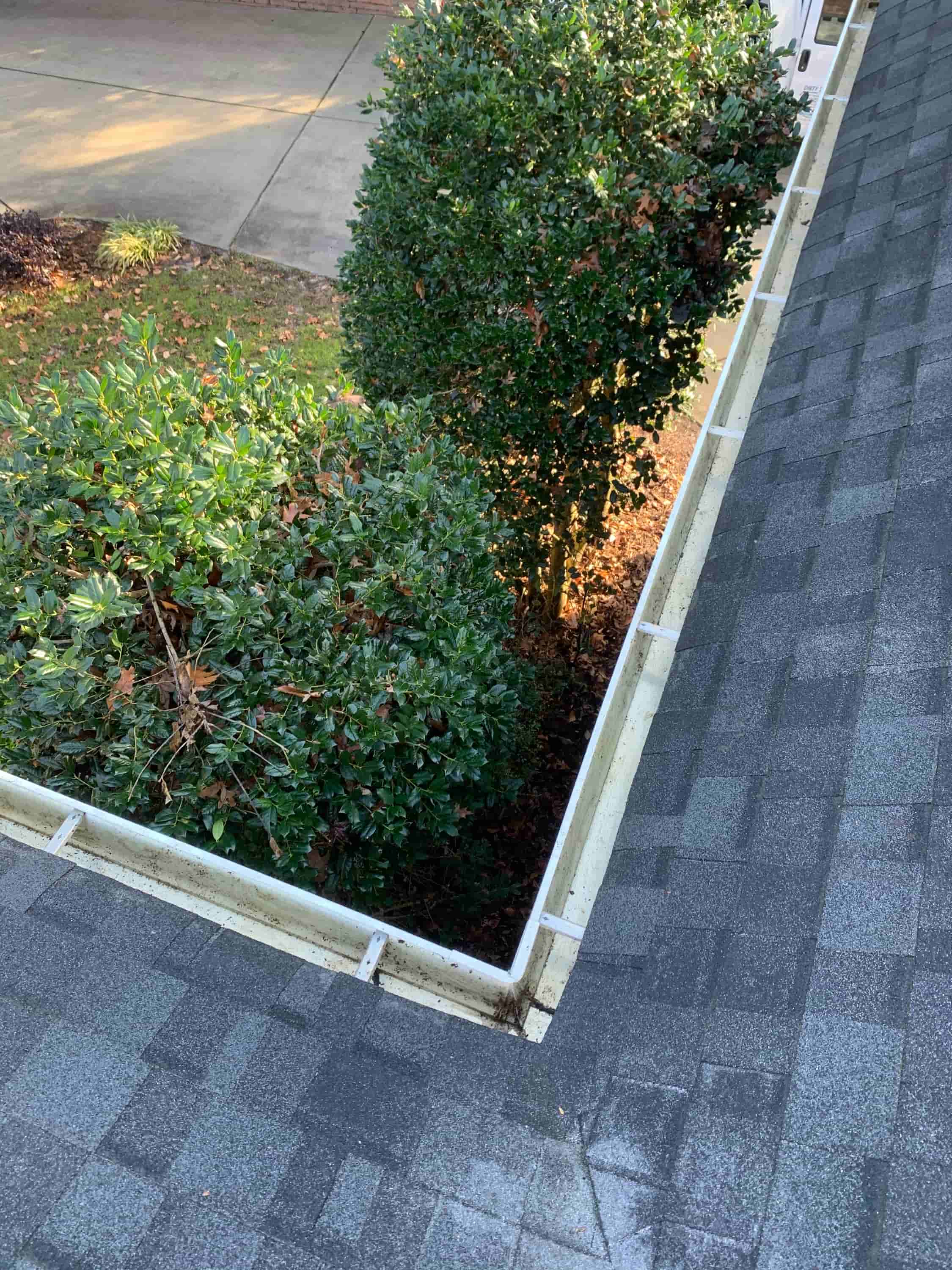 clean gutter with pressure washer