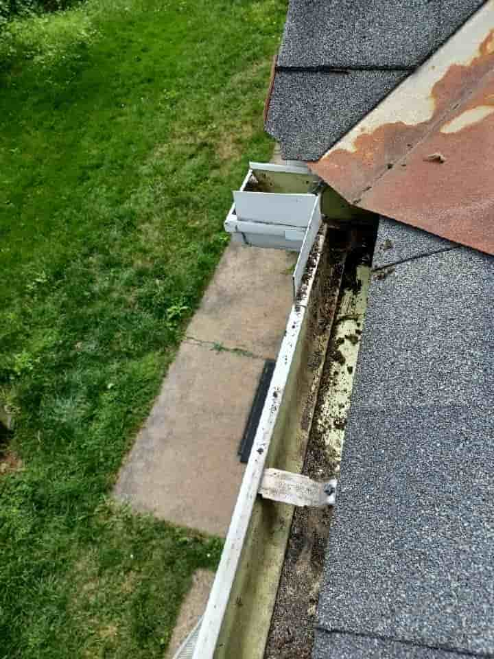 cleaning out gutters without a ladder