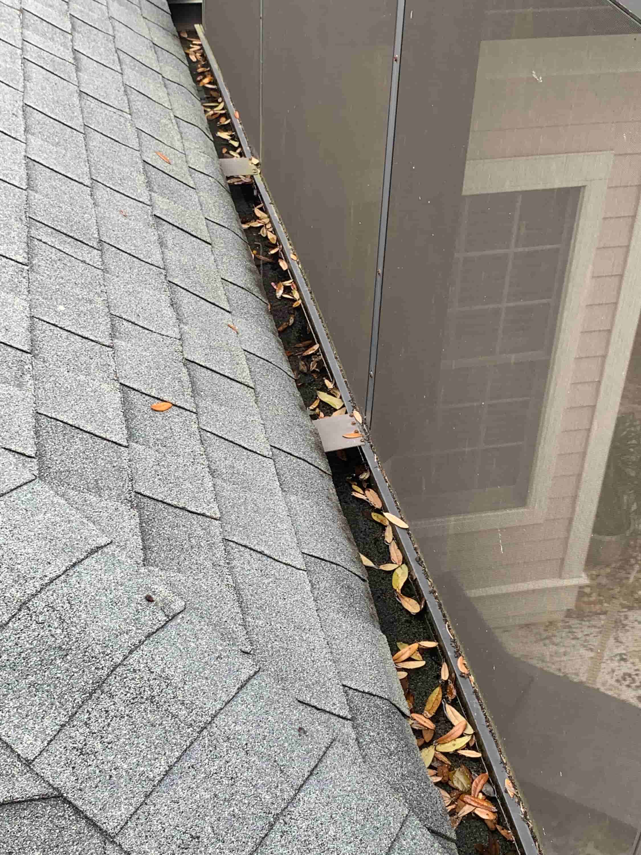 clean gutter with pressure washer